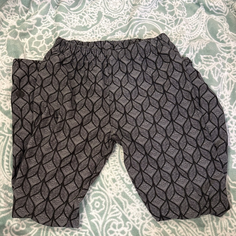 Stylish Gray Patterned Leggings